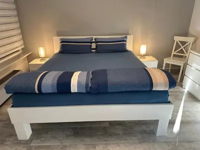 Ein Bett oder Betten in einem Zimmer der Unterkunft Ferienhaus Leopold mit Burgblick an der Mosel