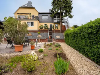 Ein Garten an der Unterkunft Ferienwohnung Moselblick