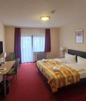 Ein Bett oder Betten in einem Zimmer der Unterkunft Alembra - Hotel zur Moselbrücke