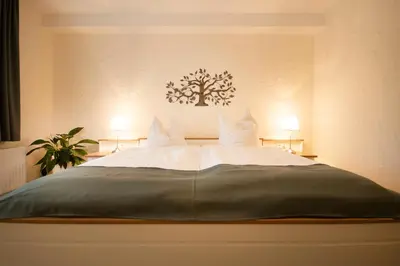 Ein Bett oder Betten in einem Zimmer der Unterkunft Brauers Landarthotel GmbH