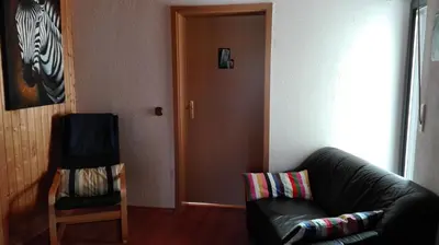 Ein Sitzbereich in der Unterkunft Ferienwohnung Natur und Steine