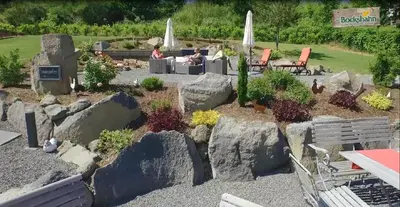 Ein Garten an der Unterkunft Hotel und Landgasthof Zum Bockshahn