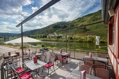 Ein allgemeiner Bergblick oder ein Berglick von des Hotels aus