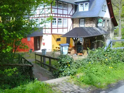 Ein Garten an der Unterkunft Pension & Apartments Linkemühle