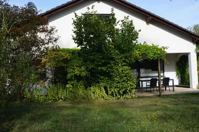 Ein Garten an der Unterkunft Haus Eifeldolomiten - Ankommen und Wohlfühlen