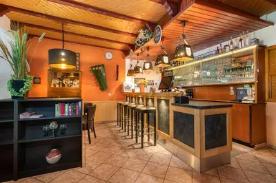 Lounge oder Bar in der Unterkunft Hotel Deis
