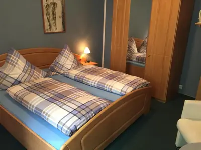 Ein Bett oder Betten in einem Zimmer der Unterkunft Gästehaus Albers
