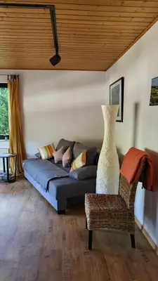 Ein Sitzbereich in der Unterkunft Ferienwohnung zum Rheinblick