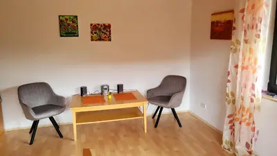 Ein Sitzbereich in der Unterkunft Ferienwohnung zum Rheinblick