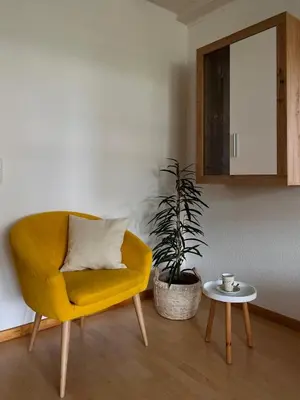 Ein Sitzbereich in der Unterkunft Eifelhaus LandLuft mit Infrarotkabine