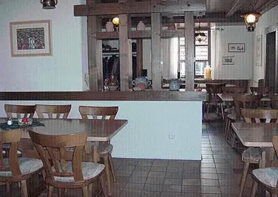 Ein Restaurant oder anderes Speiselokal in der Unterkunft Landhotel Niederthäler Hof
