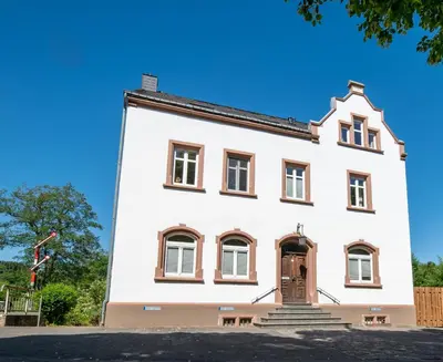 Das Gebäude in dem sich das Ferienhaus befindet