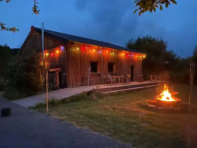 Das Gebäude in dem sich das Ferienhaus befindet