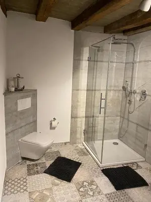 Ein Badezimmer in der Unterkunft Schöne Ferienwohnung Gewölbekeller Fachwerkhaus