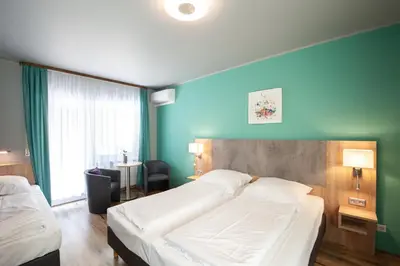 Ein Bett oder Betten in einem Zimmer der Unterkunft Hotel Blüchertal