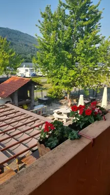 Ein allgemeiner Bergblick oder ein Berglick von der Ferienwohnung aus