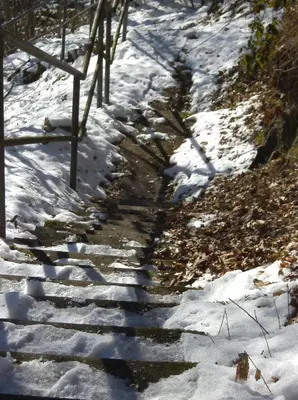 Alte Schule Kirmutscheid im Winter