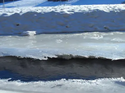 Alte Schule Kirmutscheid im Winter