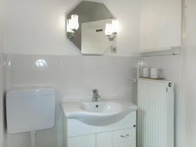 Ein Badezimmer in der Unterkunft Apartment Wildbadstrasse by Interhome