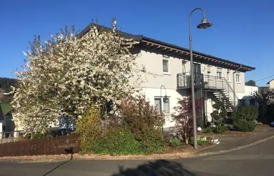 Das Gebäude in dem sich das Privatzimmer befindet