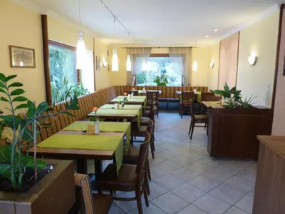Ein Restaurant oder anderes Speiselokal in der Unterkunft Rheingoldschänke