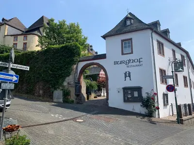 Das Gebäude in dem sich das Ferienhaus befindet