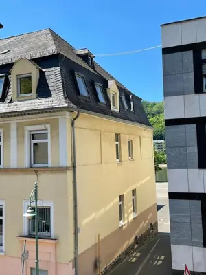 Das Gebäude in dem sich das Ferienhaus befindet