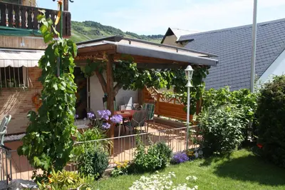 Ein Garten an der Unterkunft Gästehaus Kirchlay