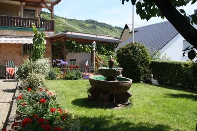 Ein allgemeiner Bergblick oder ein Berglick von der Pension aus