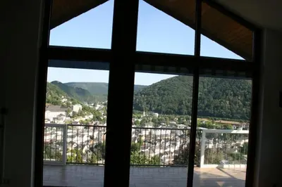 Ein allgemeiner Bergblick oder ein Berglick von der Ferienwohnung aus