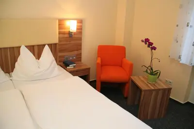 Ein Bett oder Betten in einem Zimmer der Unterkunft Landhotel Karrenberg