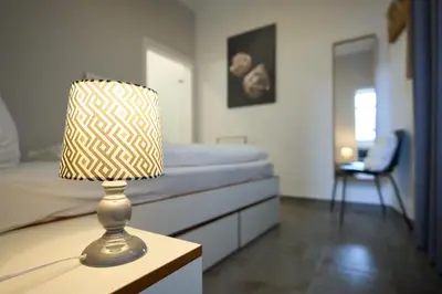 Ein Bett oder Betten in einem Zimmer der Unterkunft DTV-zertifizierte Ferienwohnung Kleine Moselruhe - zentral, für 3 Personen, Parkplatz & WLAN