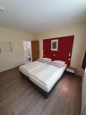 Ein Bett oder Betten in einem Zimmer der Unterkunft Hotel Bergschlösschen