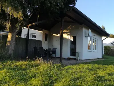 Ein Garten an der Unterkunft Maja am See