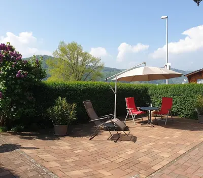 Ein allgemeiner Bergblick oder ein Berglick von der Ferienwohnung aus