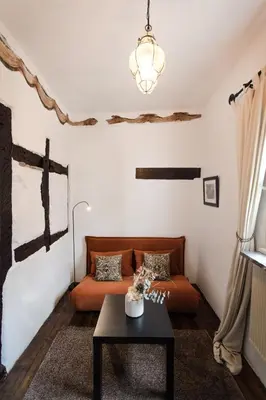 Ein Sitzbereich in der Unterkunft Seminarhaus Heim Retreat, Fachwerkhaus von 1451, Yoga, Naturgarten für 10 Personen