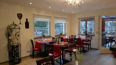 Ein Restaurant oder anderes Speiselokal in der Unterkunft Hotel Arns
