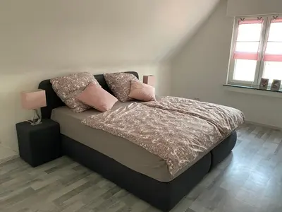 Ein Bett oder Betten in einem Zimmer der Unterkunft Erica Ferienwohnung auf dem Traumpfad