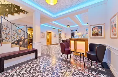 Ein Sitzbereich in der Unterkunft Hotel Weinberg-Schlößchen