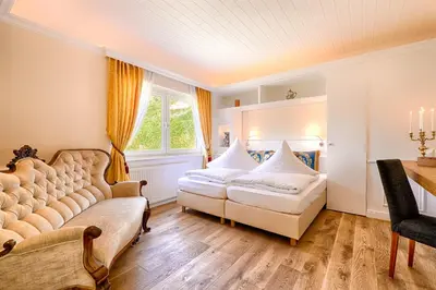 Ein Bett oder Betten in einem Zimmer der Unterkunft Hotel Weinberg-Schlößchen