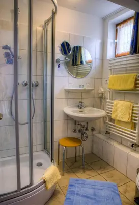 Ein Badezimmer in der Unterkunft Weinhotel Hubertus Garni