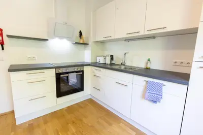 Küche/Küchenzeile in der Unterkunft Rhein-Lahn Living - Modernes Design - Kontaktloser Zugang - Zentrale Lage nahe Rhein und Martinsburg - Apartments mit Küche & Wohnzimmer