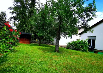 Ein Garten an der Unterkunft Milonia 2