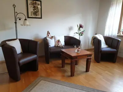Ein Sitzbereich in der Unterkunft Ferienwohnung zur Töpferstube 1