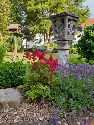 Ein Garten an der Unterkunft Ferienwohnung zur Töpferstube 1