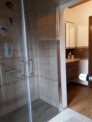 Ein Badezimmer in der Unterkunft Haus Rosi