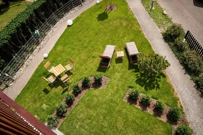 Ein Garten an der Unterkunft Landhaus Wehlener Klosterberg