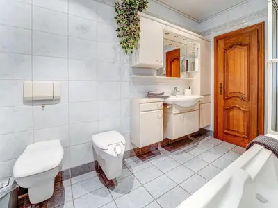 Ein Badezimmer in der Unterkunft Spacious flat in Adenau near the Nürburgring