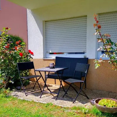Ein Garten an der Unterkunft Milonia 3