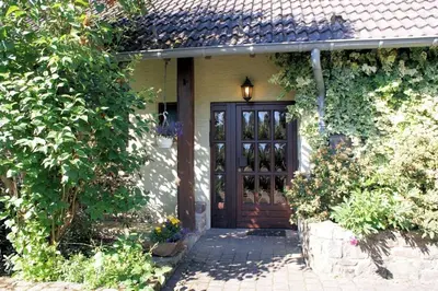 Ein Garten an der Unterkunft Haus 